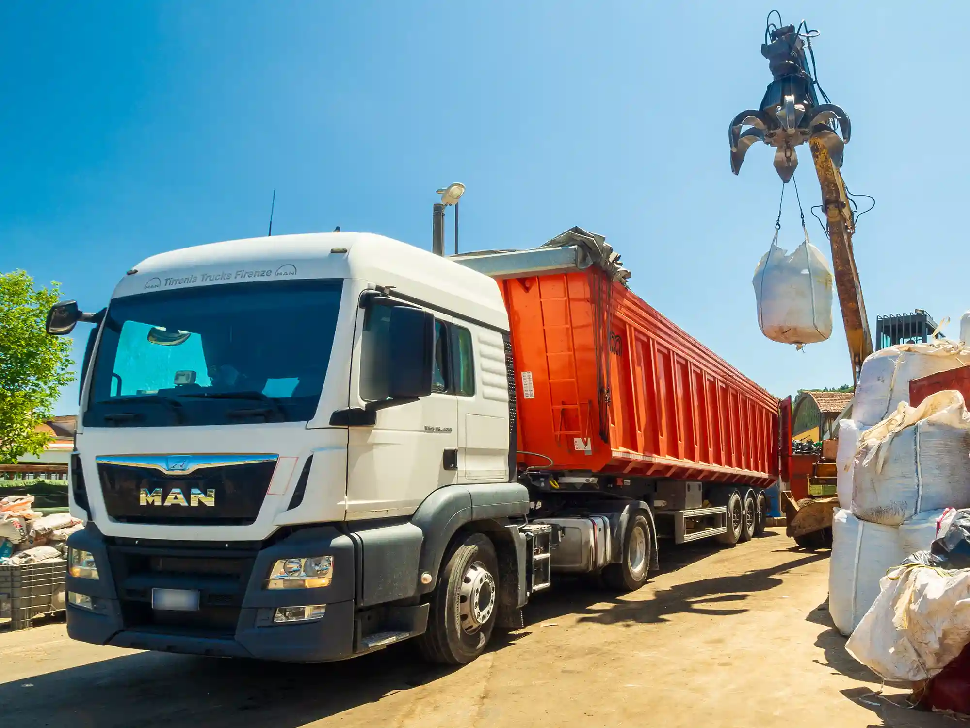 Irom srl - Camion al lavoro